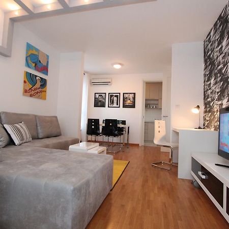 New Belgrade Apartment Neven, Parking 5 Evra Dan Eksteriør billede